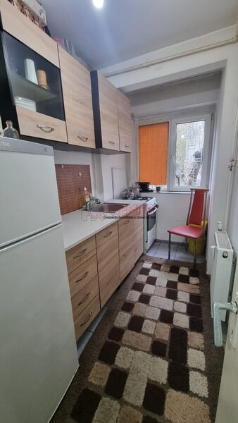 Sector 4, Straja, 2 camere, 50.000 euro, oferta unica.