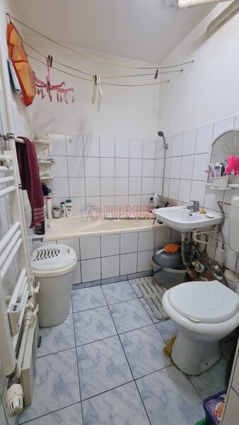 Sector 4, Straja, 2 camere, 50.000 euro, oferta unica.